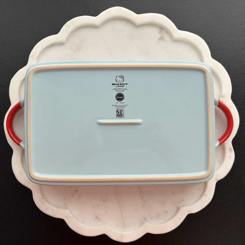 Hello Kitty Ceramic Retangular Snowman Bakeware - Picture 2 of 2